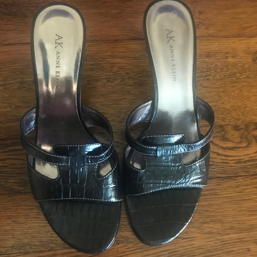 Anne Klein alligator sandal